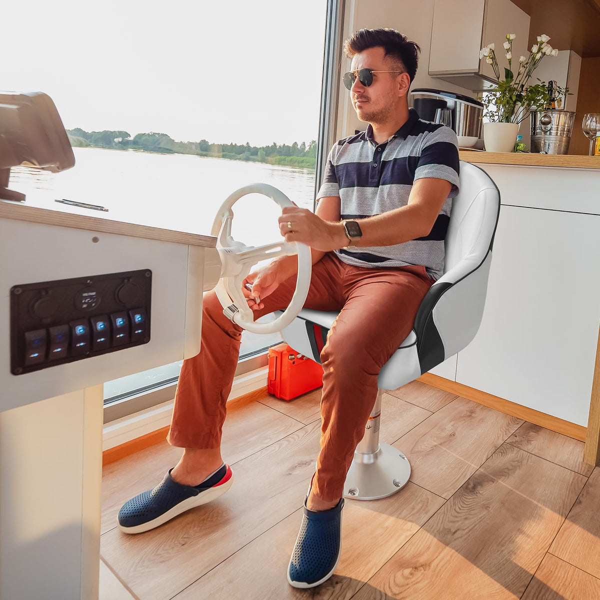 Pontoon Boat Captain Bucket Seat with Cover U447